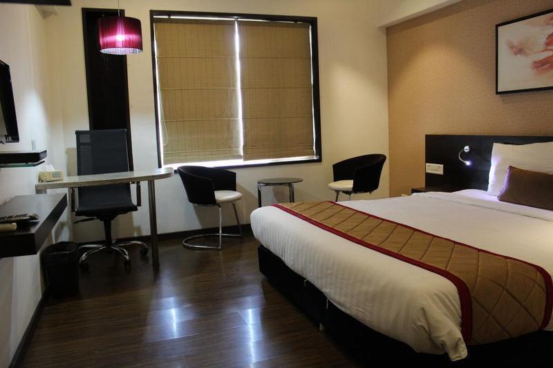 Hotel Siesta Hinjewadi Púna Kültér fotó